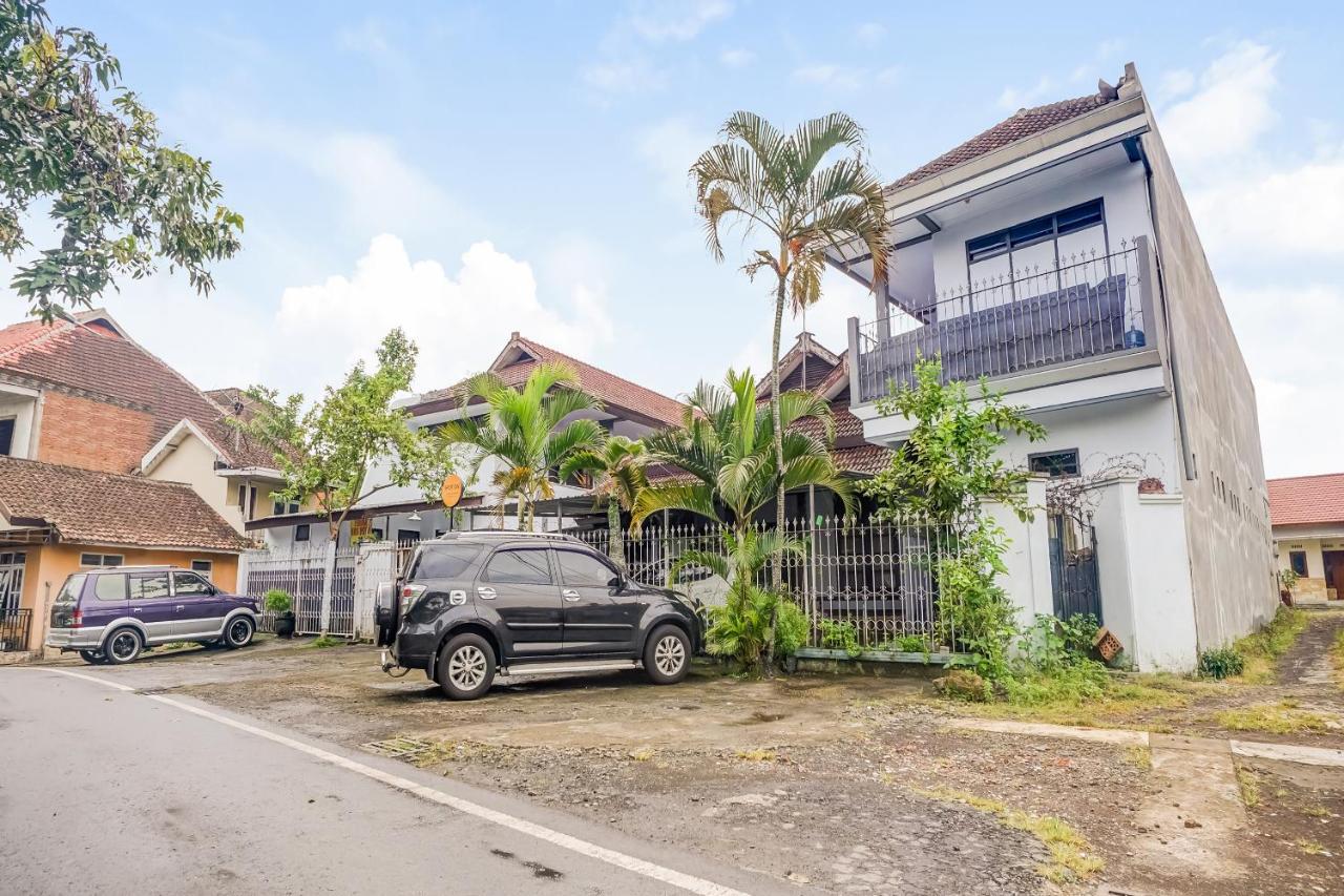 Spot On 90797 Sukun Syariah Homestay Malang Exterior photo